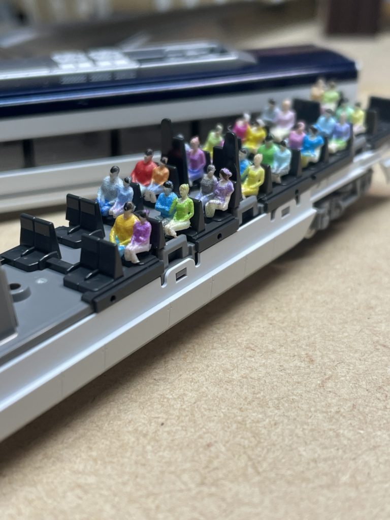 クロスシート人形