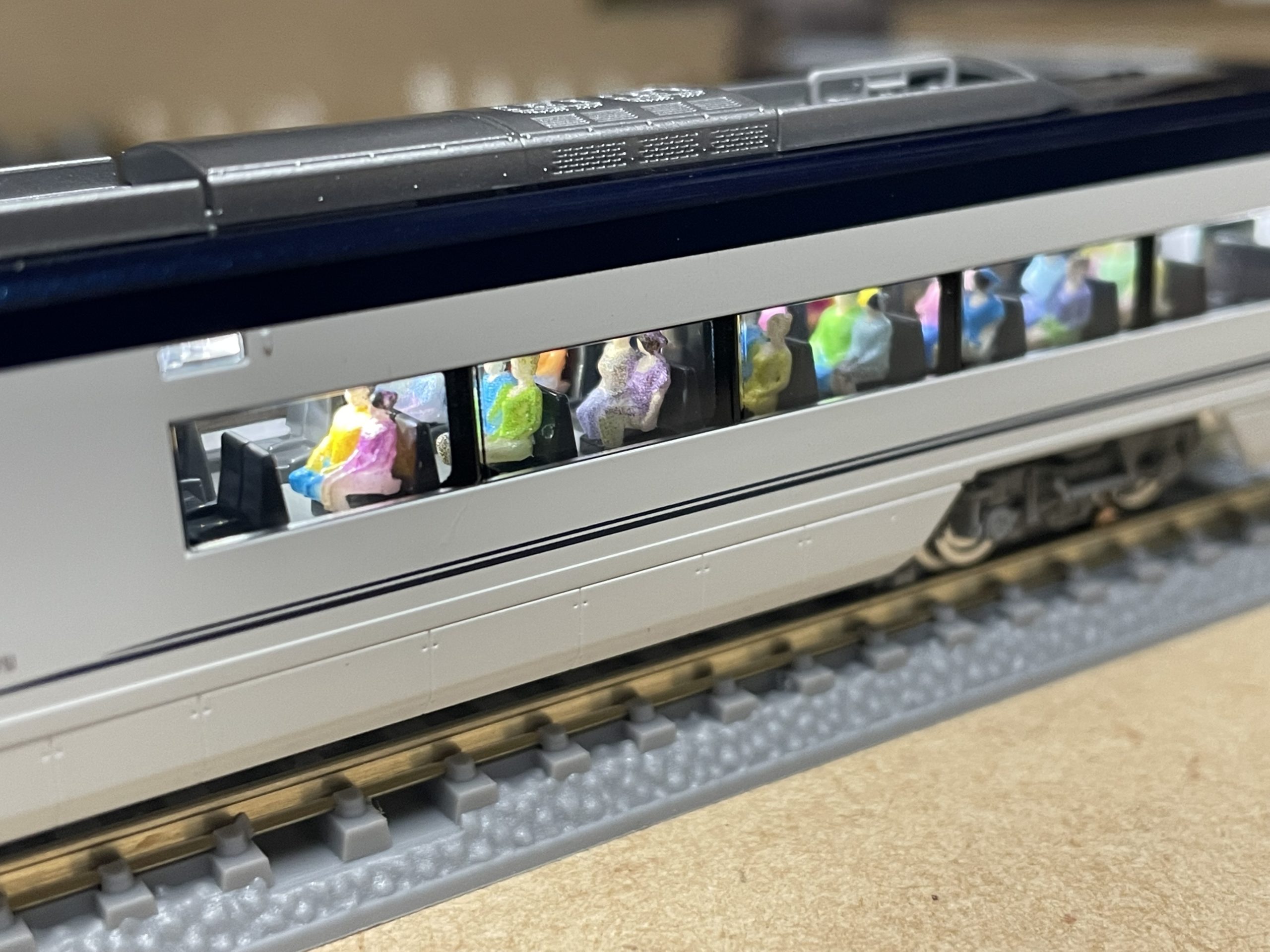 クロスシート人形